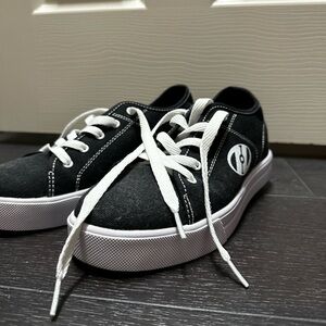 ADULT HEELYS SIZE 7 MENS